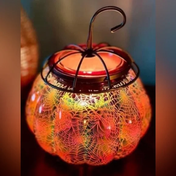 New SCENTSY TANGLED WEB PUMPKIN WARMER - Picture 1 of 2